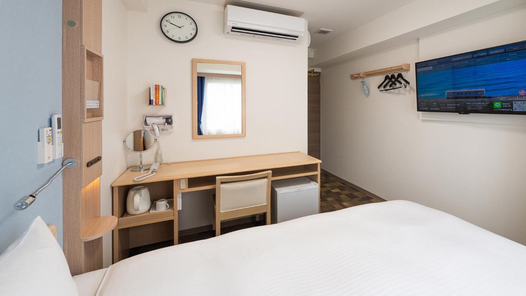 Toyoko Inn Chigasaki Shiyakusho Rum bild